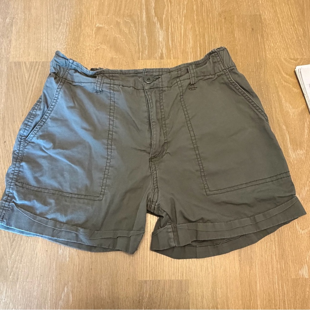 Sanctuary Olive Green Rolled Cuff Shorts Size M Elastic Waist